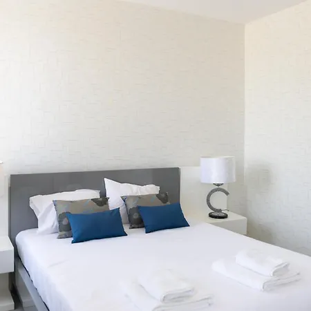 Ribeiro Riverside Apartment *